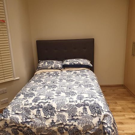 London Luxury Apartments 4 Min Walk From Ilford Station, With Free Parking Free Wifi Extérieur photo