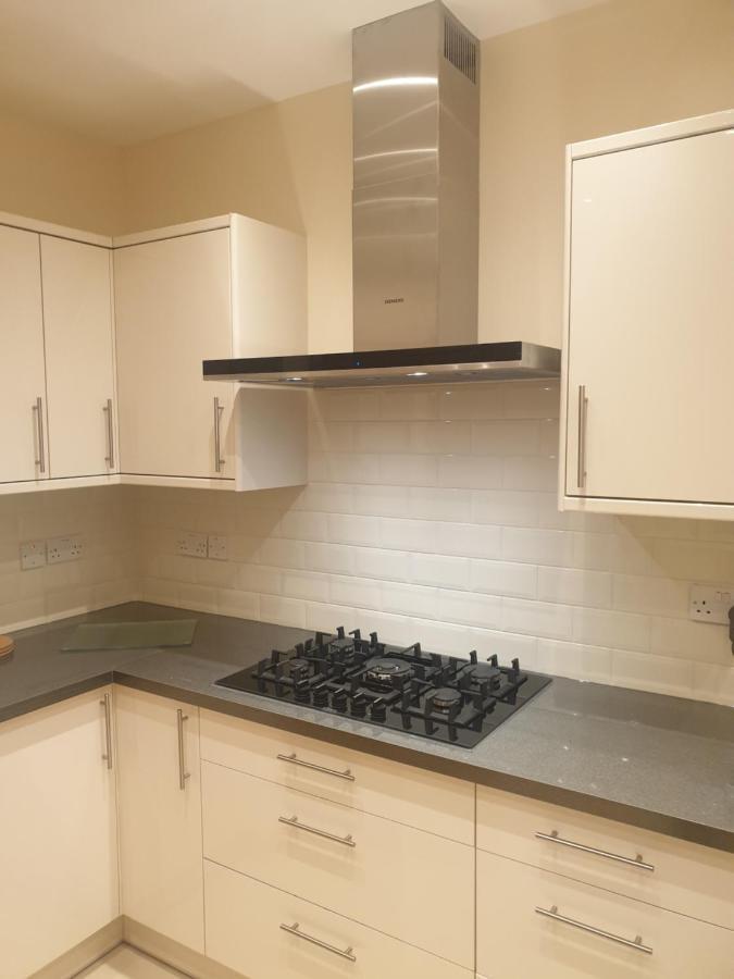 London Luxury Apartments 4 Min Walk From Ilford Station, With Free Parking Free Wifi Extérieur photo