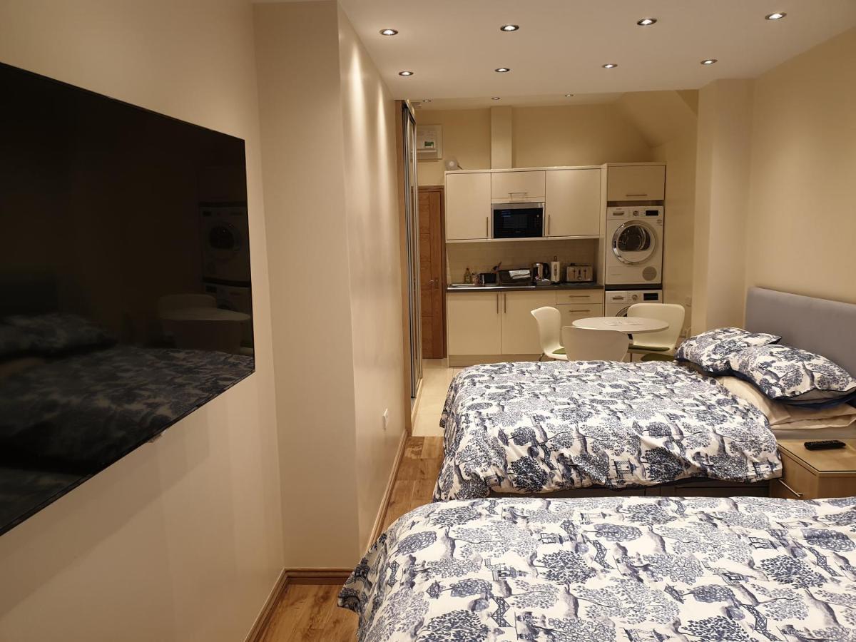 London Luxury Apartments 4 Min Walk From Ilford Station, With Free Parking Free Wifi Extérieur photo