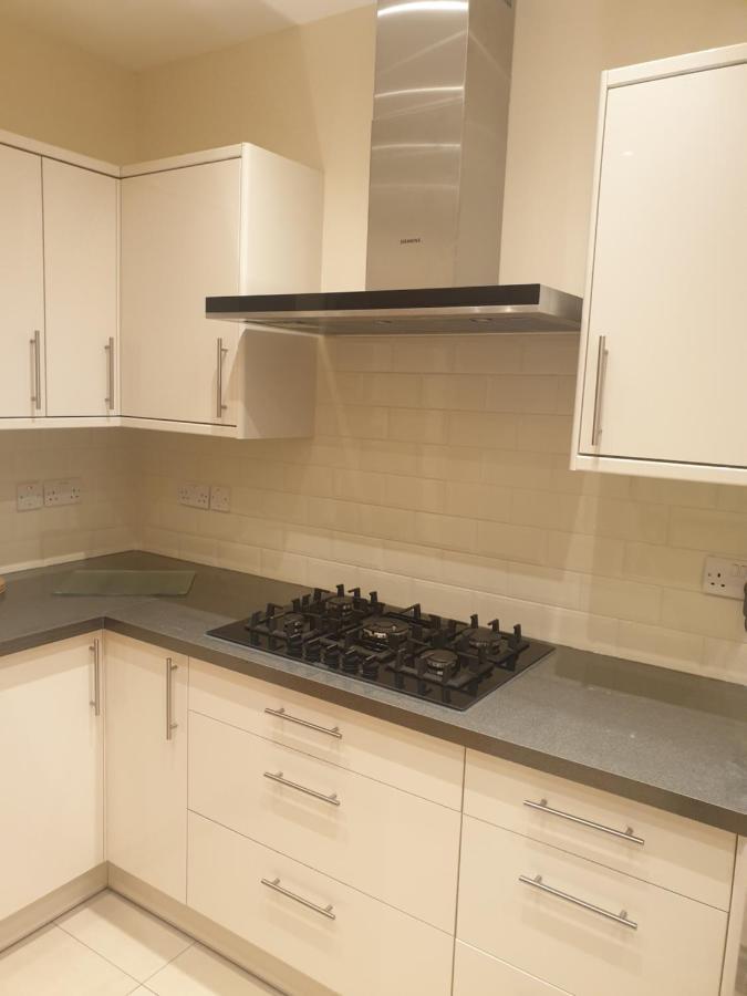 London Luxury Apartments 4 Min Walk From Ilford Station, With Free Parking Free Wifi Extérieur photo