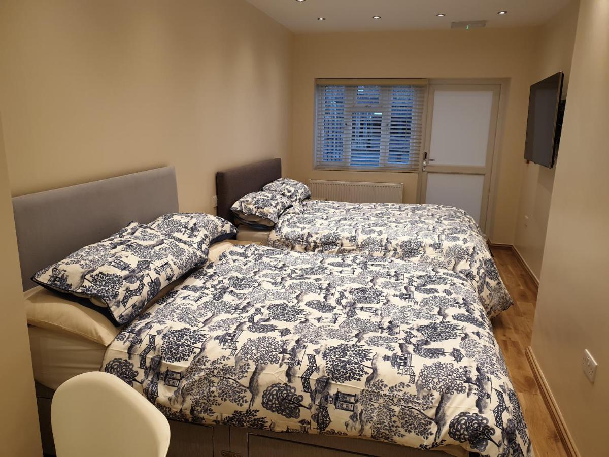 London Luxury Apartments 4 Min Walk From Ilford Station, With Free Parking Free Wifi Extérieur photo