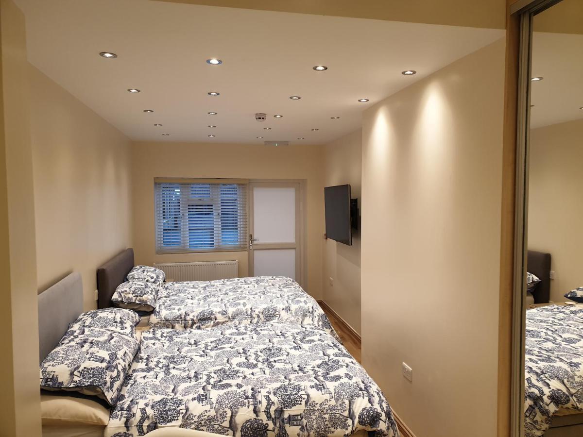 London Luxury Apartments 4 Min Walk From Ilford Station, With Free Parking Free Wifi Extérieur photo