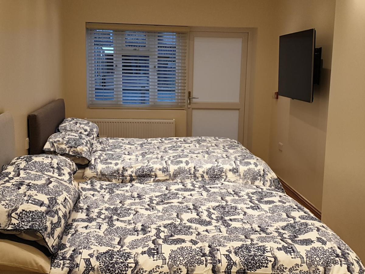 London Luxury Apartments 4 Min Walk From Ilford Station, With Free Parking Free Wifi Extérieur photo