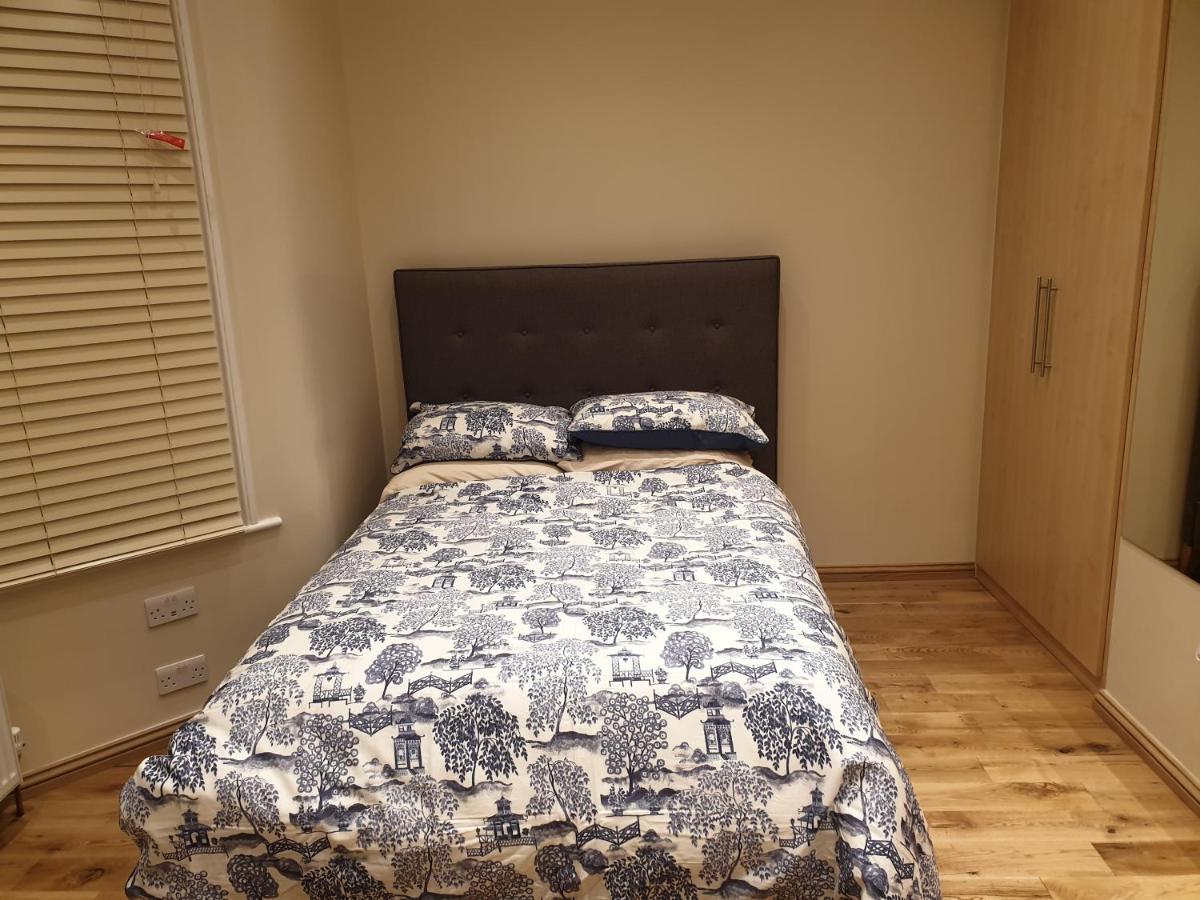 London Luxury Apartments 4 Min Walk From Ilford Station, With Free Parking Free Wifi Extérieur photo