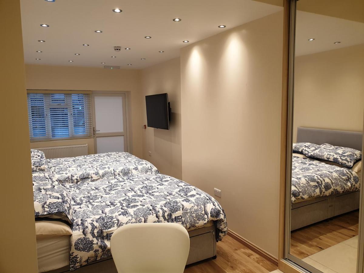 London Luxury Apartments 4 Min Walk From Ilford Station, With Free Parking Free Wifi Extérieur photo
