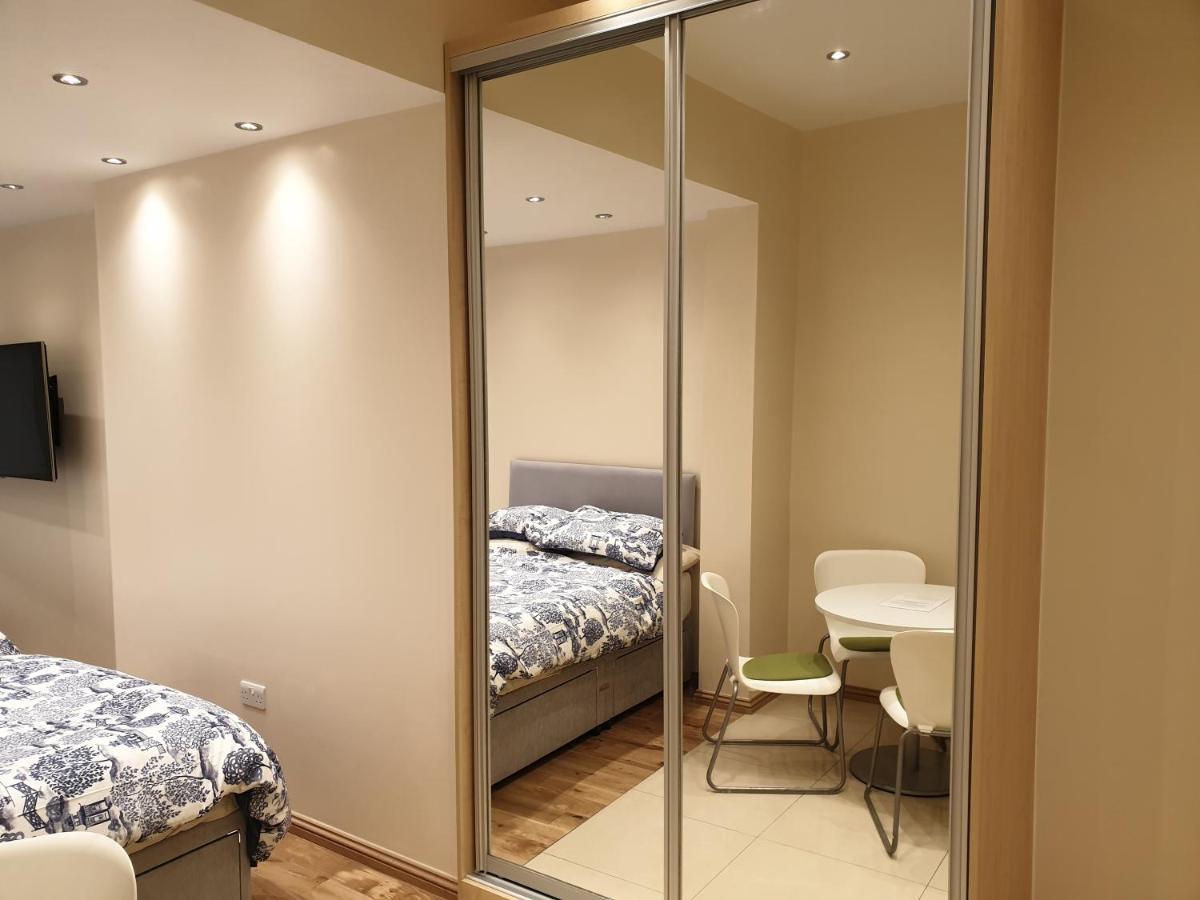 London Luxury Apartments 4 Min Walk From Ilford Station, With Free Parking Free Wifi Extérieur photo
