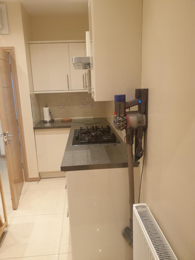 London Luxury Apartments 4 Min Walk From Ilford Station, With Free Parking Free Wifi Extérieur photo