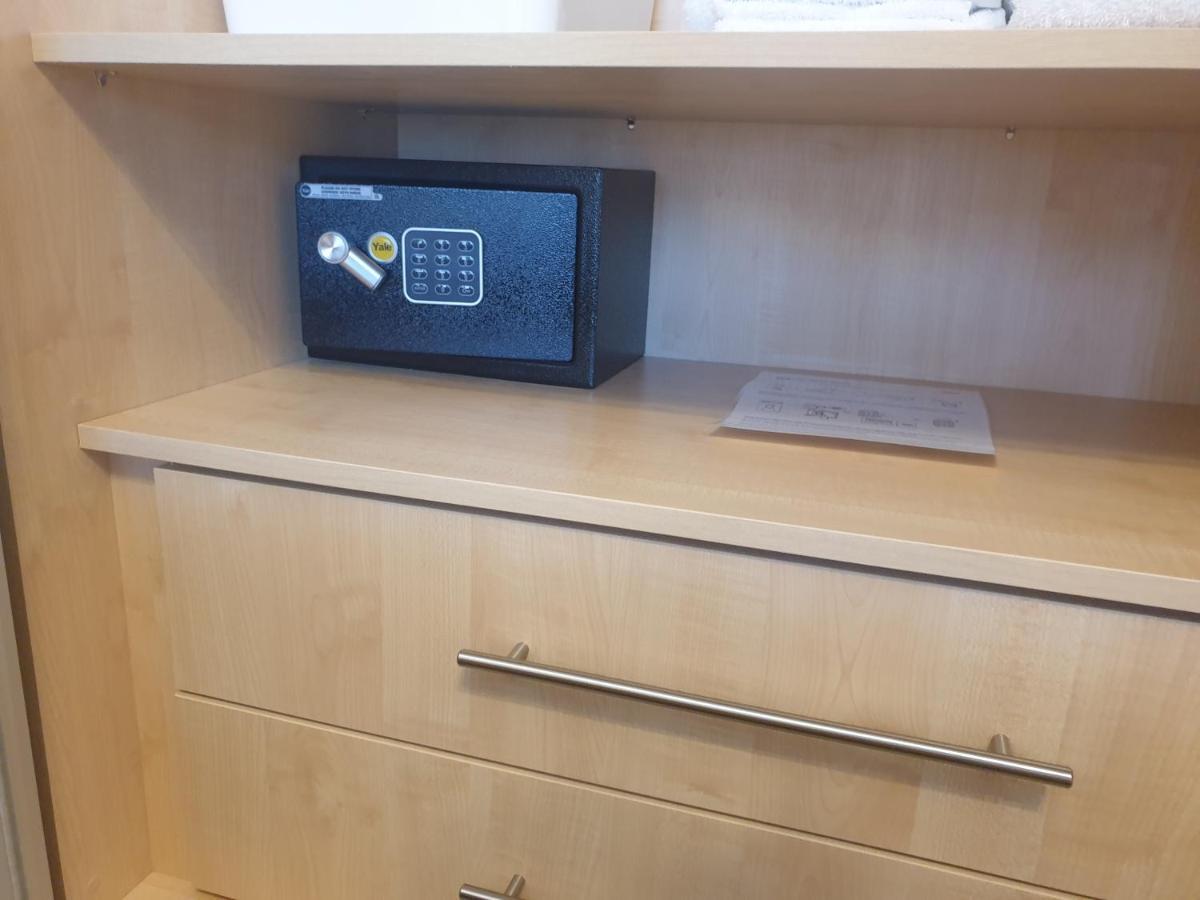 London Luxury Apartments 4 Min Walk From Ilford Station, With Free Parking Free Wifi Extérieur photo